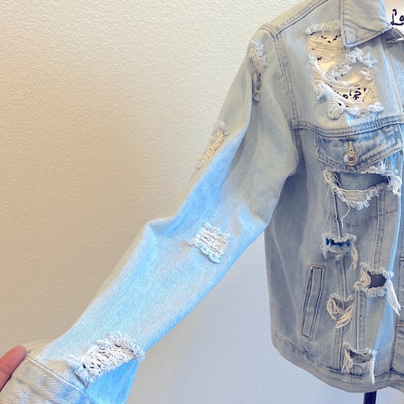 ❌SOLD❌Forever 21 Perfectly Distressed Oversized Denim Jacket - Picture 6 of 10